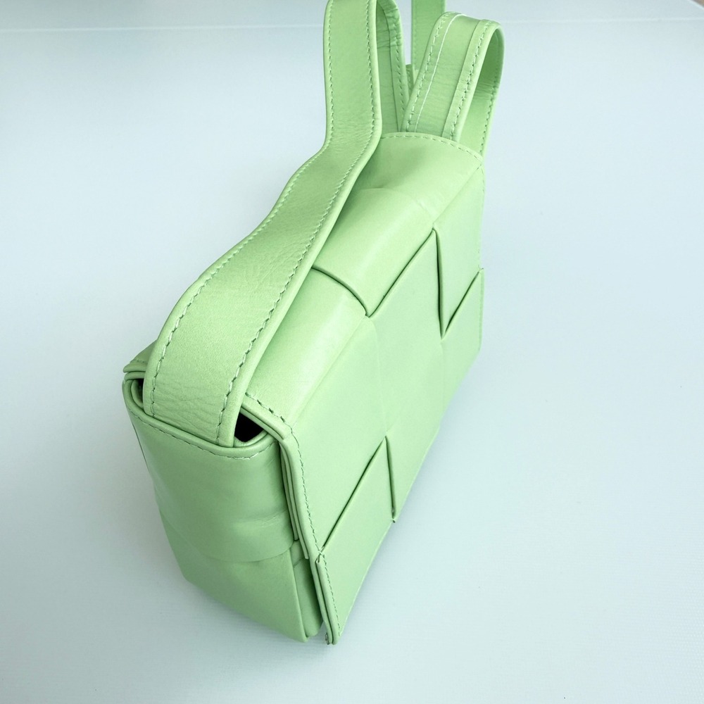 Bottega Veneta Cassette Wallet on Strap Green Maxi Intrecciato Leather 667048 - Picture 4 of 16